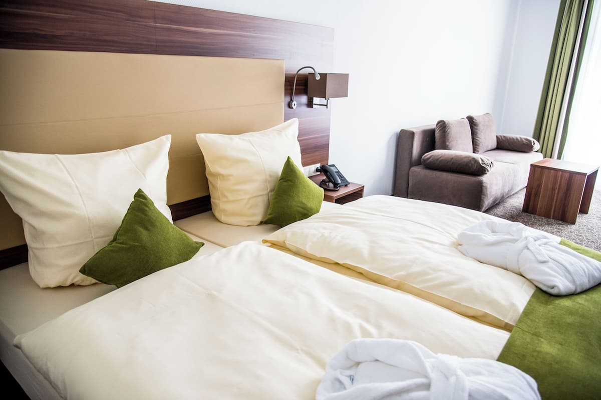 junior suite, balcony | hypo-allergenic bedding, minibar, in-room safe, desk