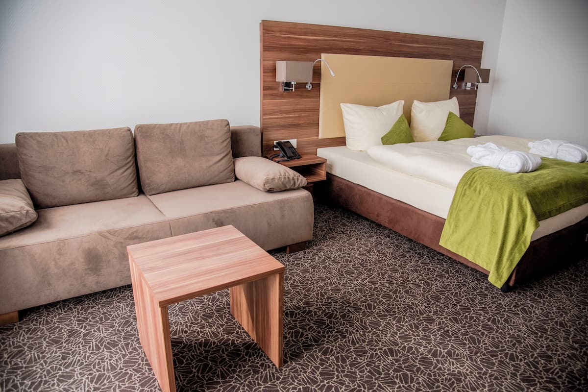 1 bedroom, hypo-allergenic bedding, minibar, in-room safe
