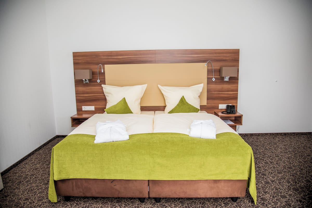 1 bedroom, hypo-allergenic bedding, minibar, in-room safe