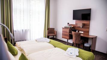 1 bedroom, hypo-allergenic bedding, minibar, in-room safe