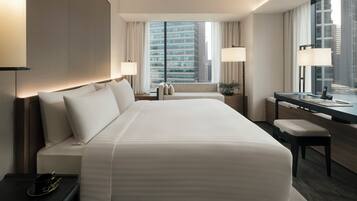 Grand Deluxe Room | Minibar gratis, brankas, tirai kedap cahaya, dan setrika/meja setrika
