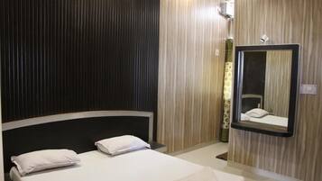 Deluxe Double Room | Living area | Flat-screen TV