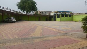 Property grounds - Hotel Gokul inn (Mathura)