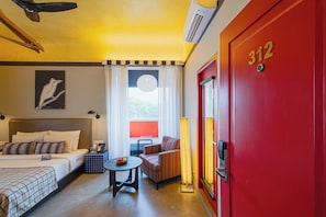 Desk, rollaway beds, free WiFi - The Sierra - By The Lake (Udaipur)