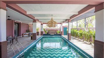 Hồ bơi trong nhà