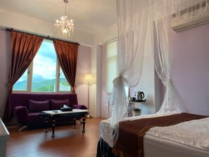 Desk, free WiFi, bed sheets - Sea Princess B&B (Fengbin)