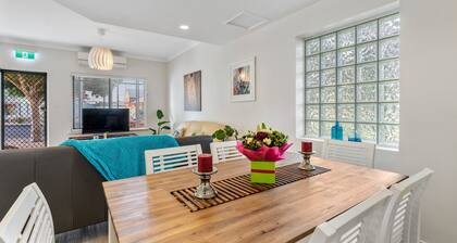 Main Street of Goolwa - WIFI, Smart TV, Linen included