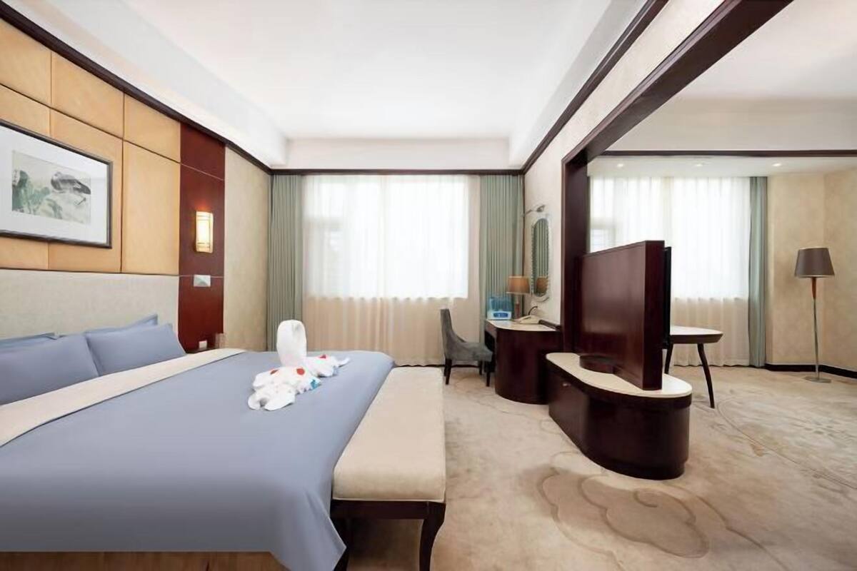 1 bedroom, minibar, in-room safe, desk