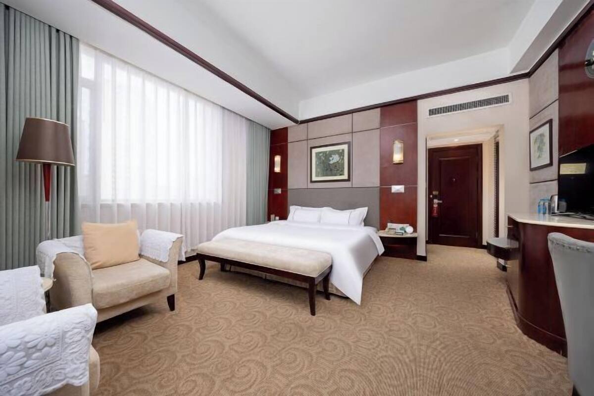 1 bedroom, minibar, in-room safe, desk