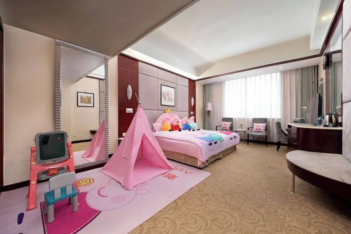 1 bedroom, minibar, in-room safe, desk