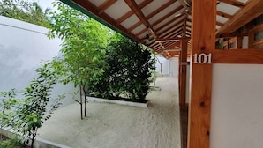 Courtyard - Himandhoo Lagoon (Himandhoo)