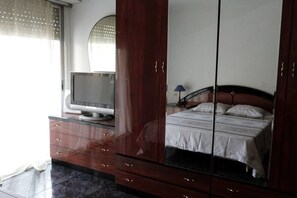 3 slaapkamers, een strijkplank/strijkijzer, wifi