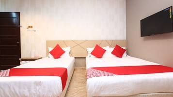 Deluxe Triple Room | Soundproofing, free WiFi, bed sheets