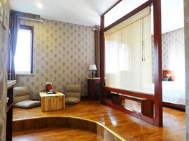 Deluxe Twin Room, City View | Desk, blackout drapes, free WiFi, bed sheets