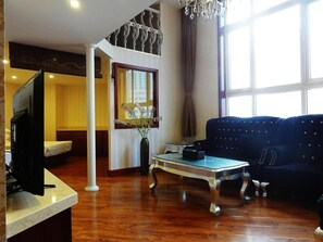 華景豪華複式套房 | 書桌、遮光窗簾/窗簾、免費 Wi-Fi、床單