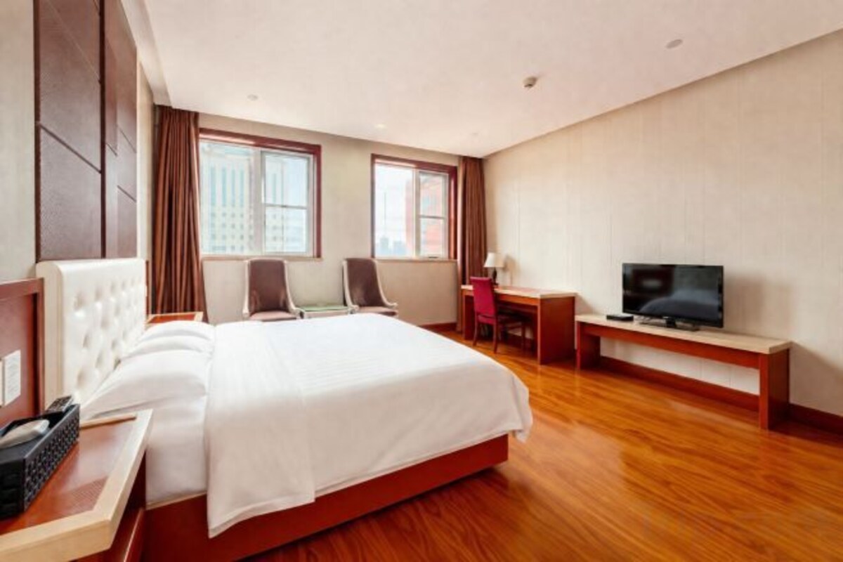 Desk, blackout drapes, WiFi (free), bed sheets