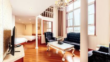 Suite | Living area