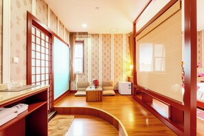 Superior Double Room | Desk, blackout drapes, free WiFi, bed sheets - Huaqi Kaiserdom Hotel (Qingdao)