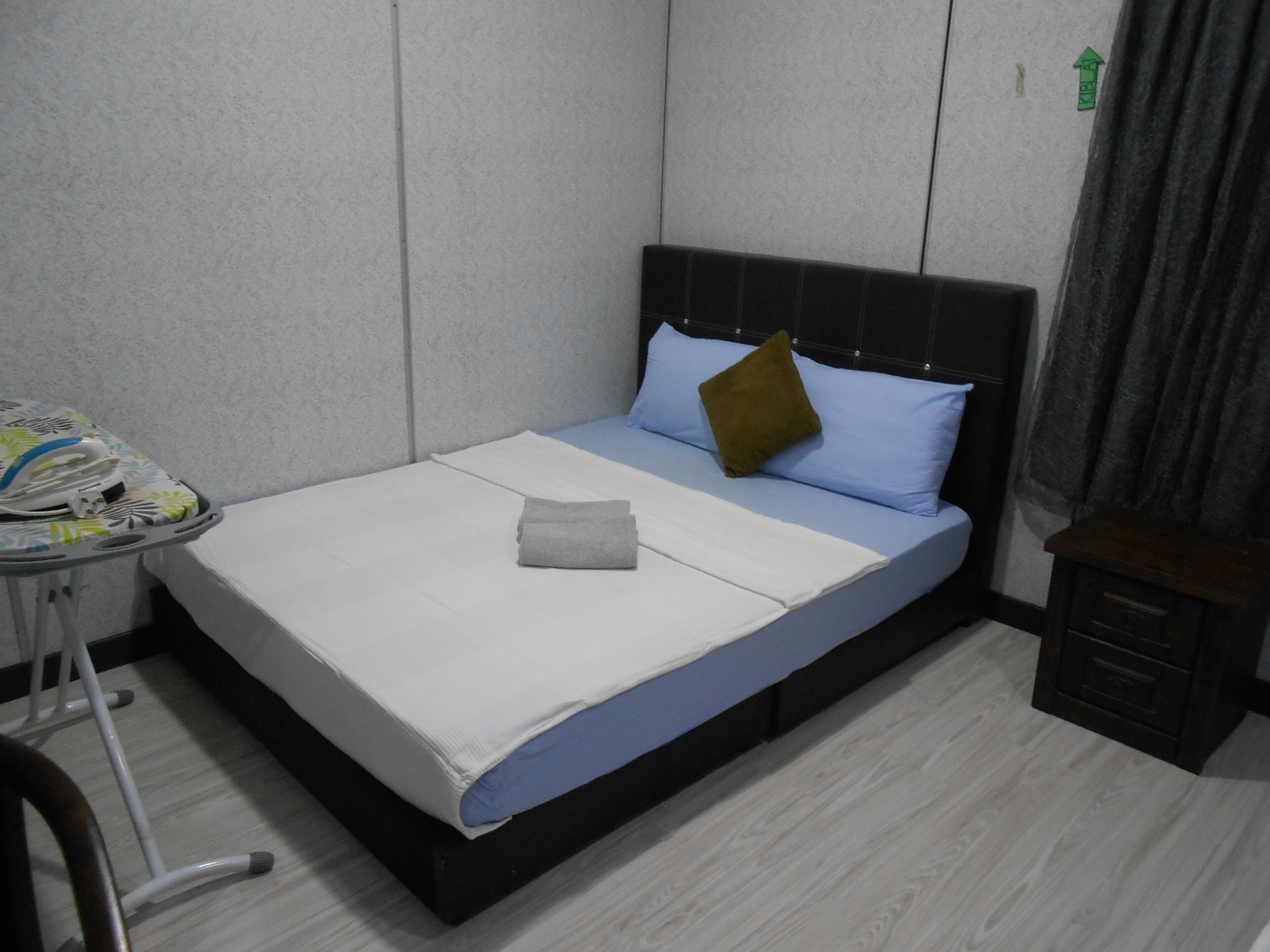 Free WiFi, bed sheets