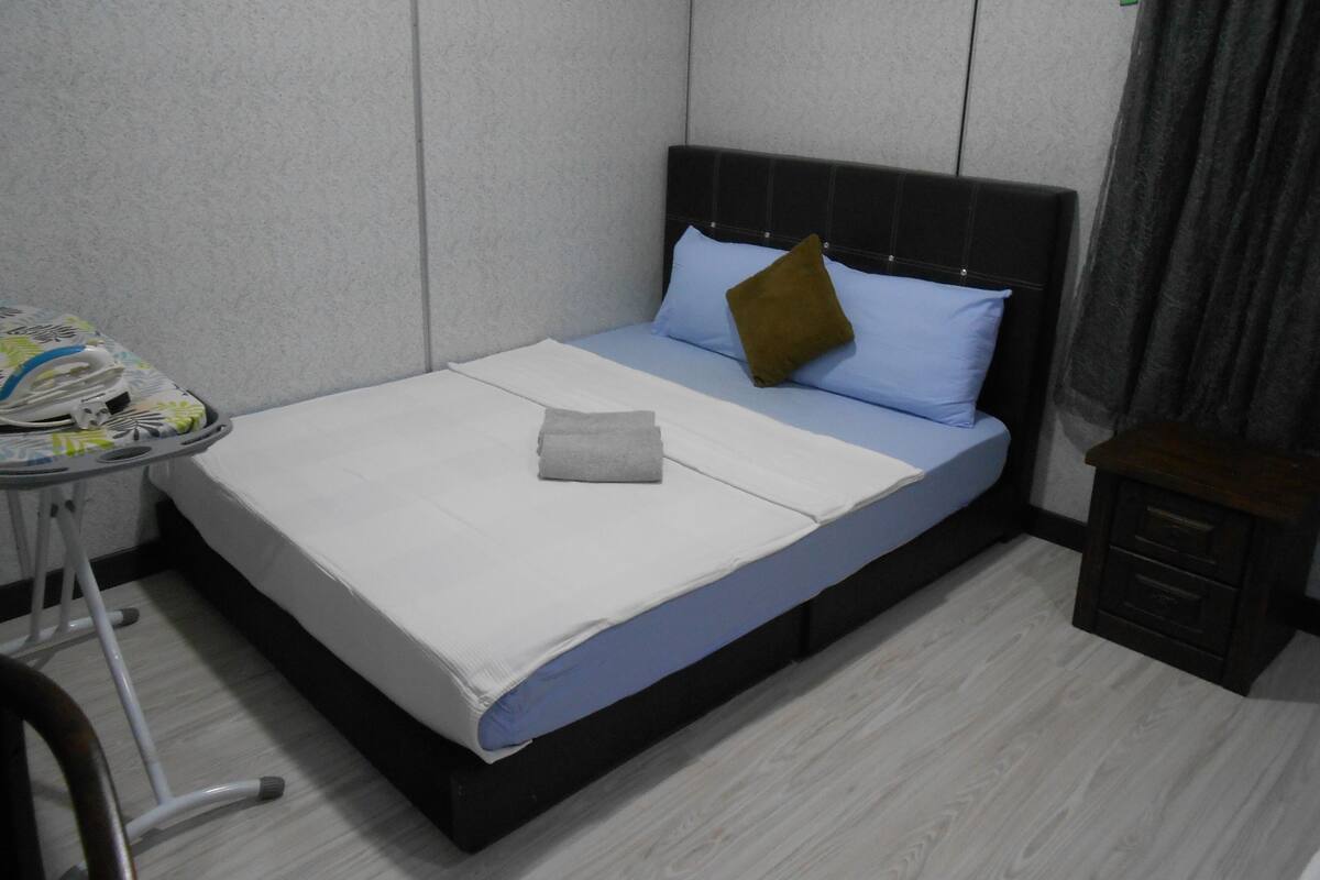 Desk, WiFi (free), bed sheets