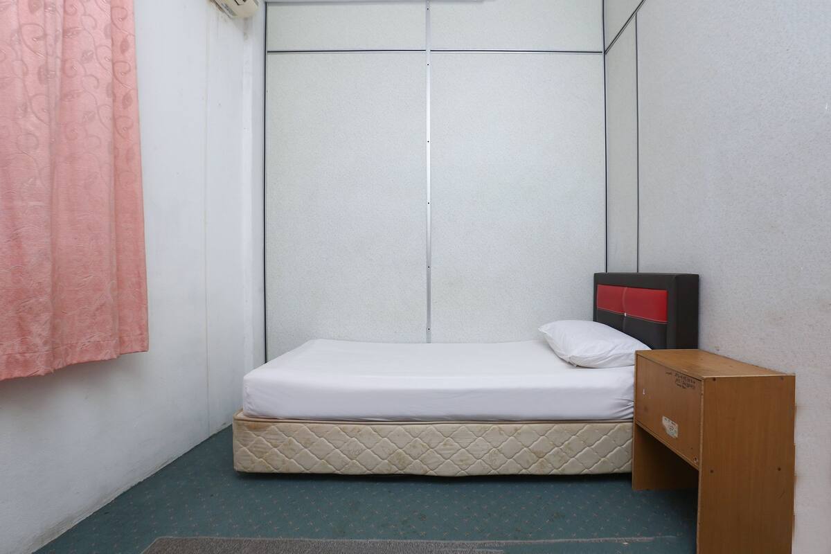 Standard Single Room | Desk, WiFi (free), bed sheets