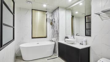 Ducha y bañera combinadas y artículos de higiene personal de diseño