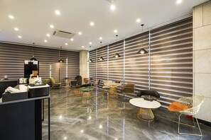 Lobby sitting area - Osan Hotel D Benikea (Osan)