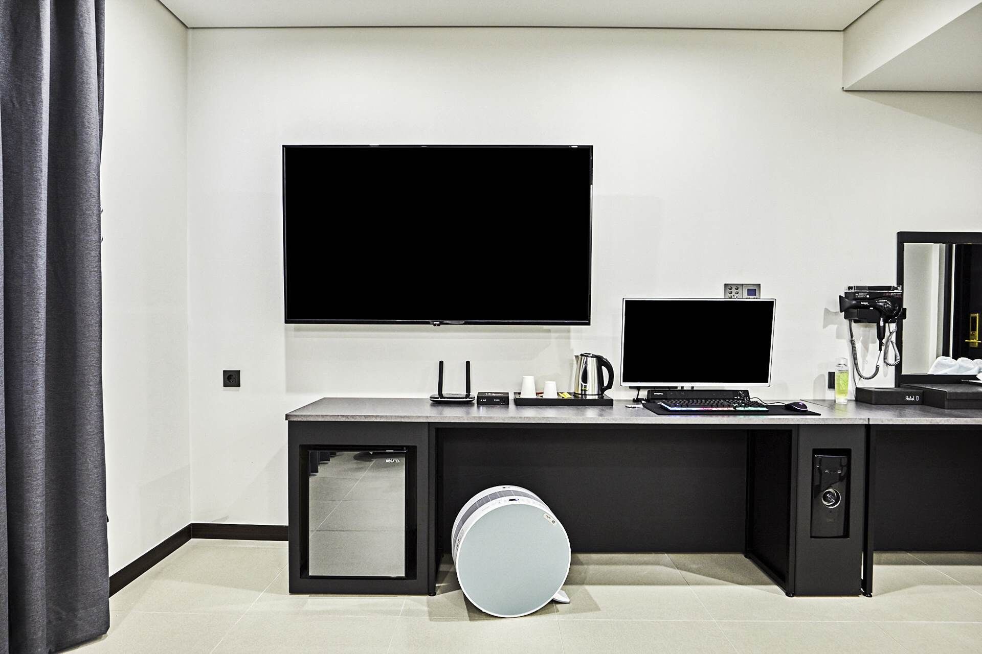 standard double room | television