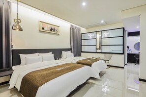 Deluxe Twin Room | Premium bedding, down comforters, memory foam beds, laptop workspace - Osan Hotel D Benikea (Osan)