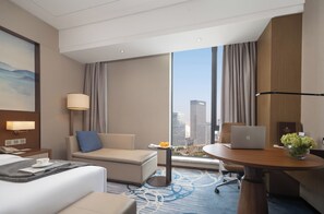 Down comforters, pillowtop beds, in-room safe, desk - Wuhan Optics Valley Convention Hotel (Wuhan)