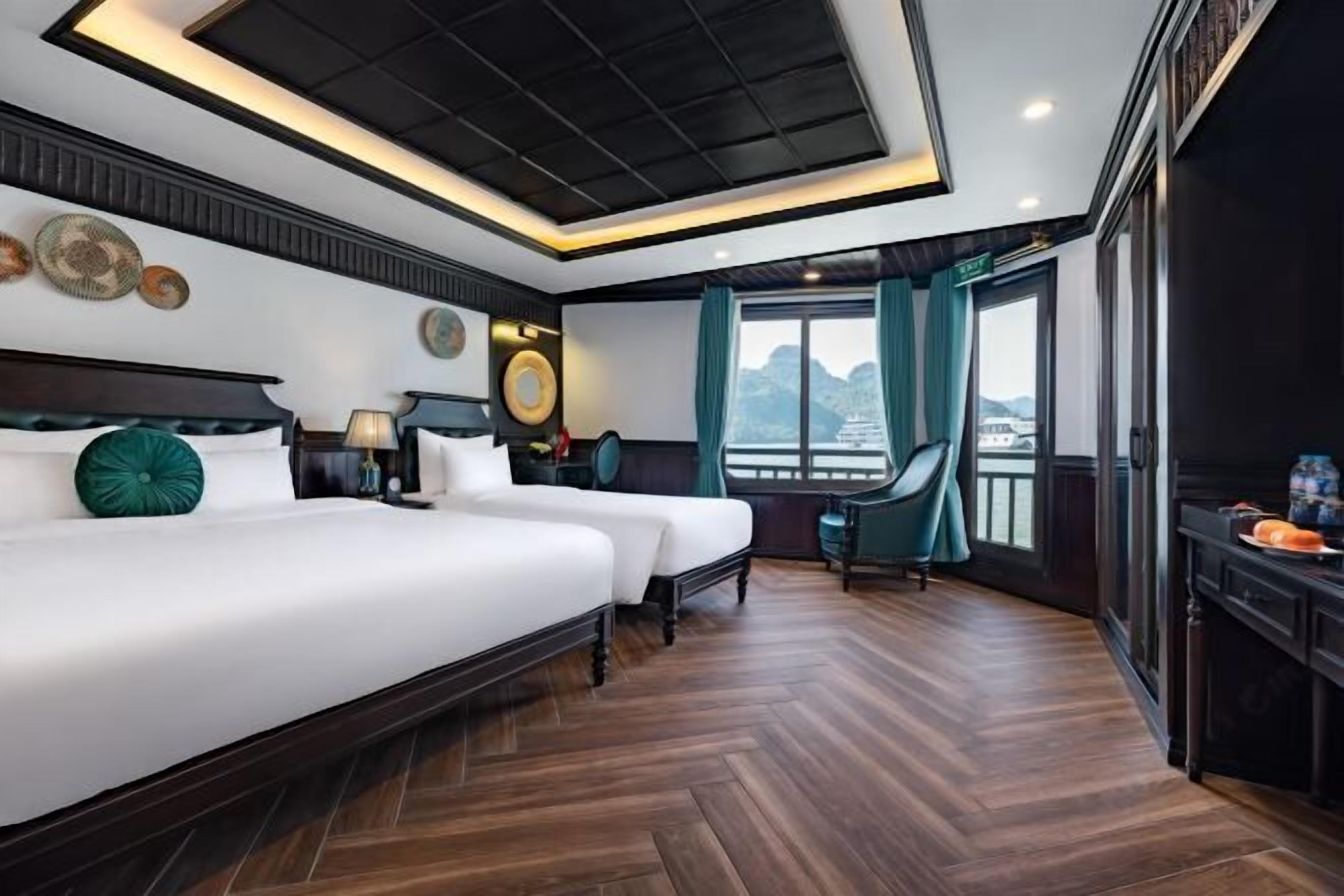 Minibar, coffres-forts dans les chambres, décoration personnalisée