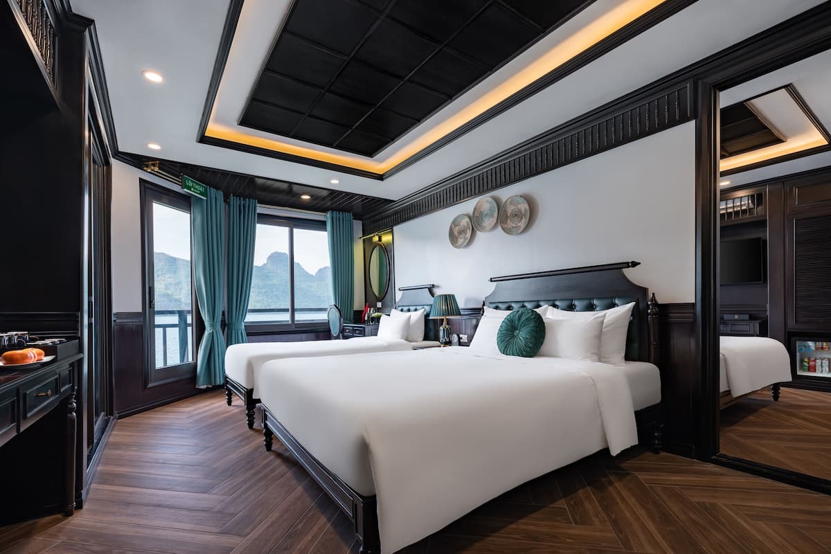 Minibar, két bảo mật tại phòng, bàn