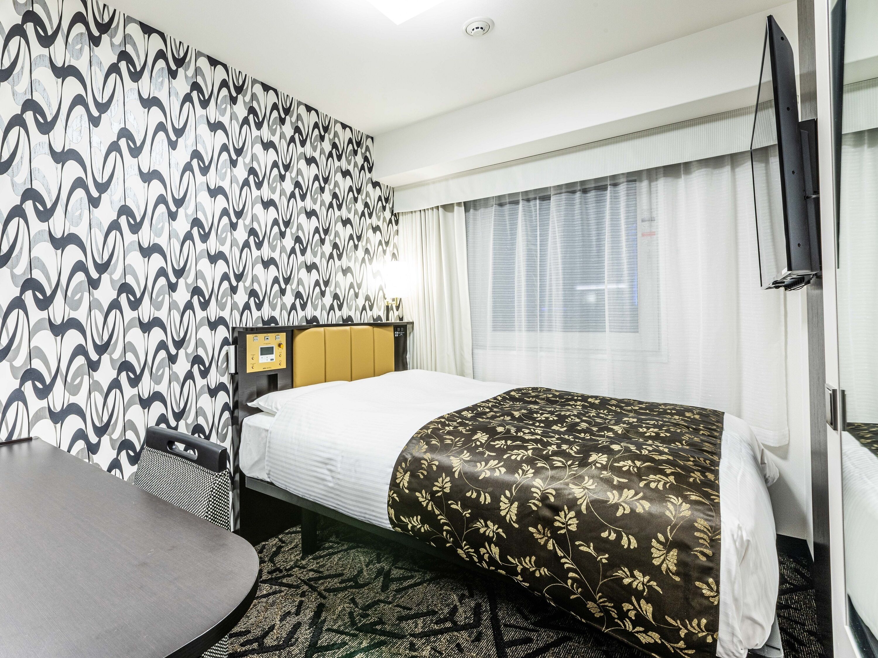 standard room with 1bed - non-smoking | down duvets, desk, blackout curtains, iron/ironing board