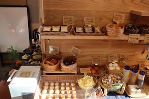 Desayuno buffet diario (JPY 1600 por persona)