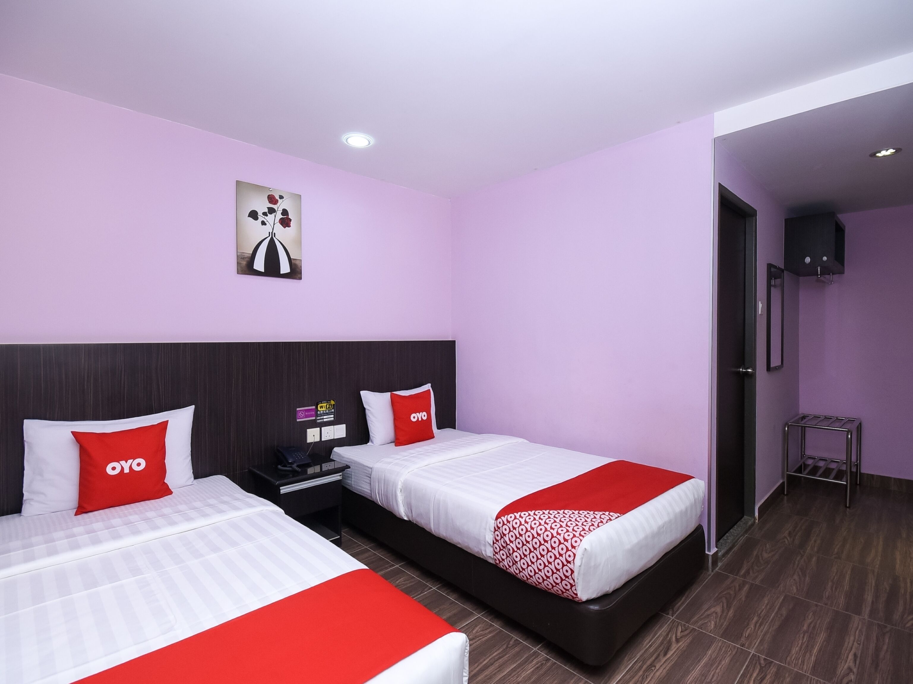 deluxe twin room | desk, free wifi