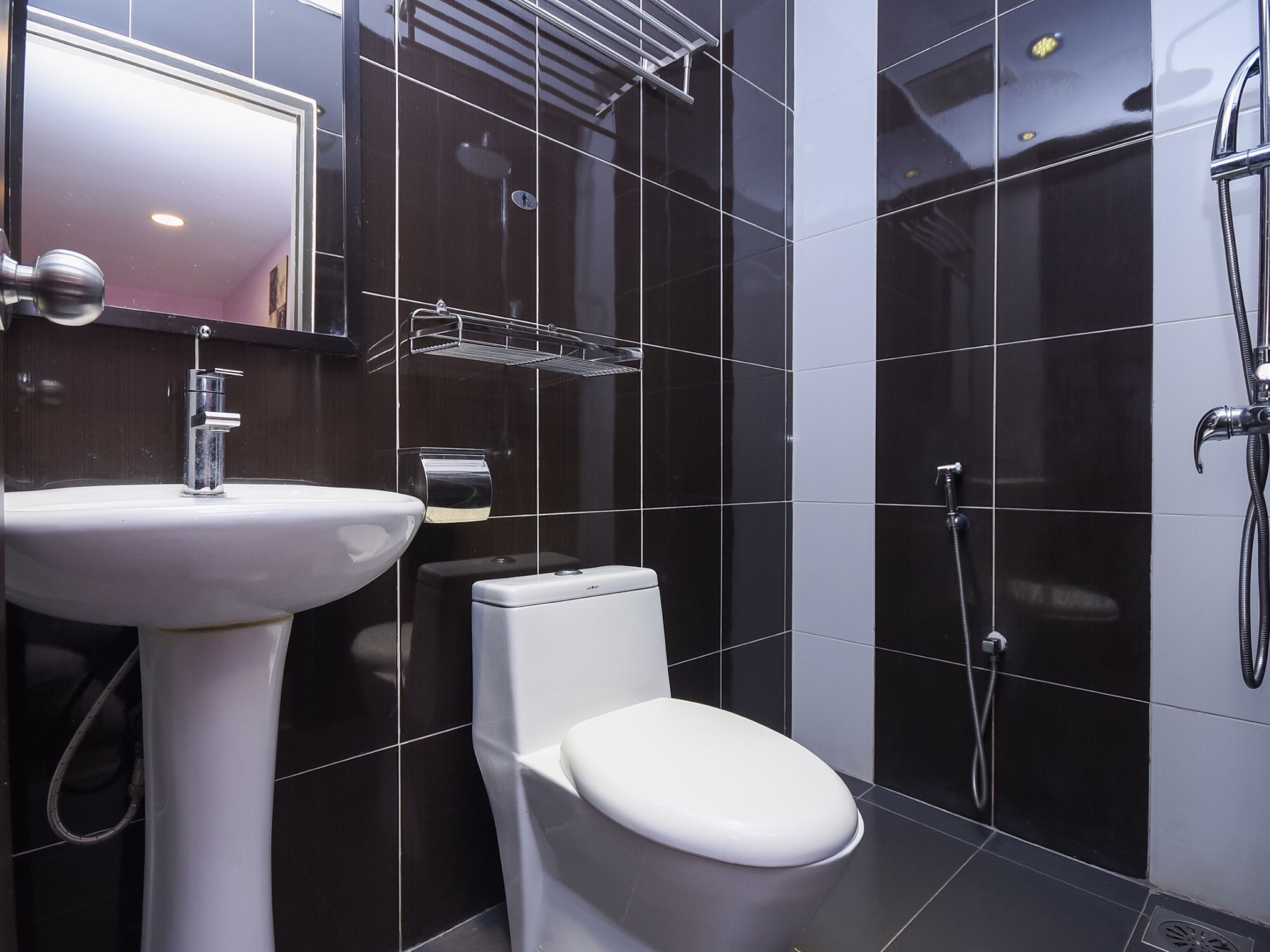 superior suite | bathroom | shower, rainfall showerhead, free toiletries, bidet