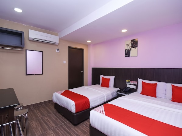 Superior Suite | Desk, free WiFi, bed sheets