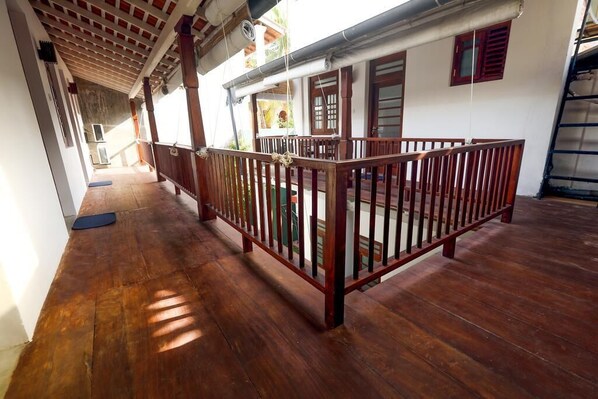 Balcony - knight inn (Galle)