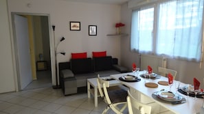 Dining - One-Bedroom Apartment, good standard, quiet with parking (Lyon)