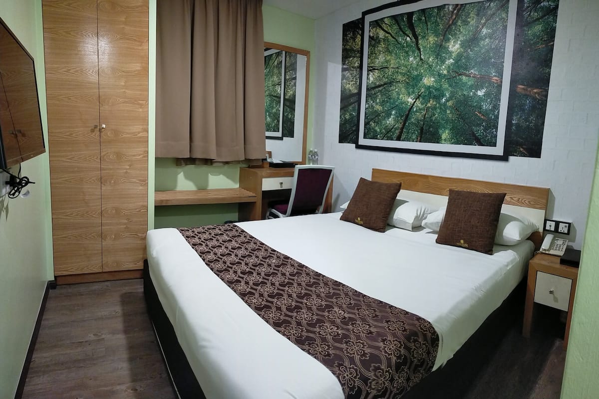 Standard Room | In-room safe, blackout drapes, soundproofing, iron/ironing board