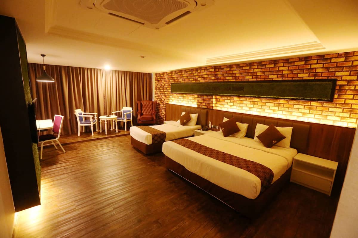 Family Suite | In-room safe, blackout drapes, soundproofing, iron/ironing board