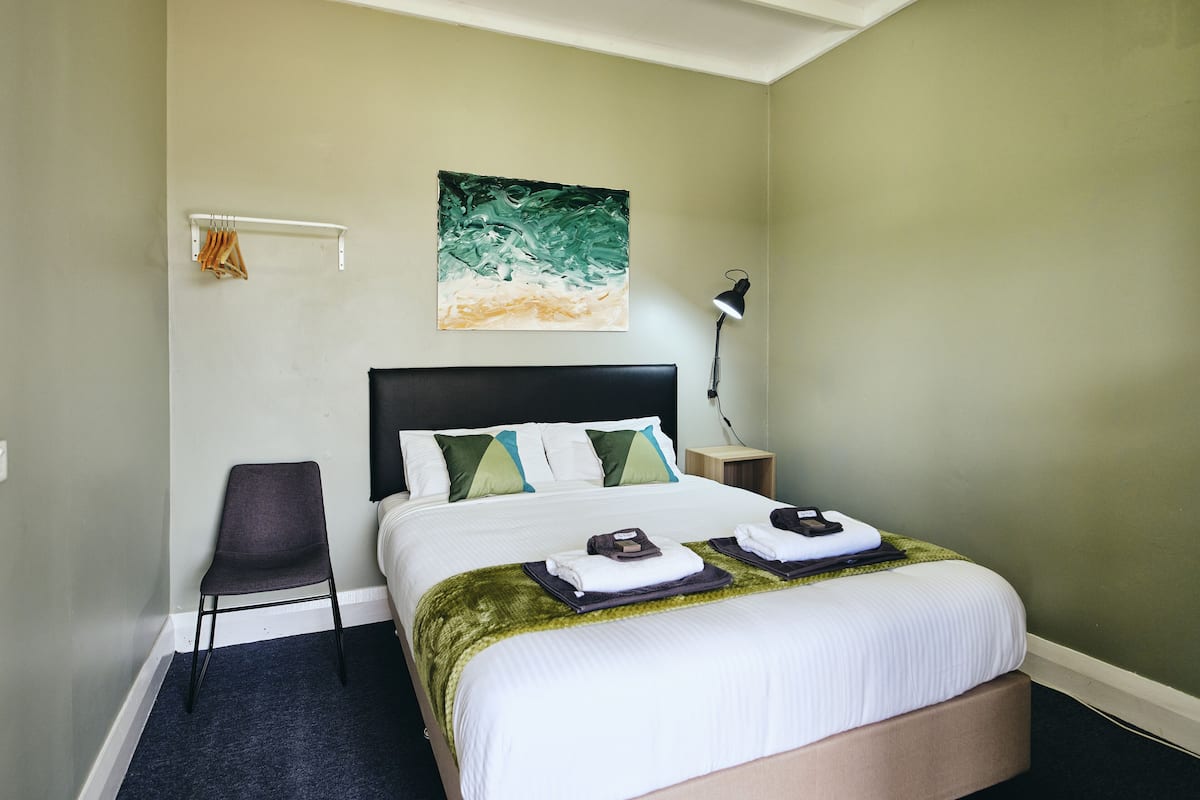 queen room, shared bathroom | blackout curtains, free wifi, bed sheets