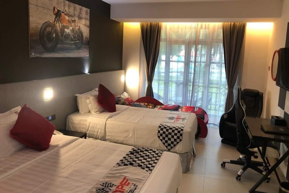 Family Double Room | Minibar, in-room safe, blackout drapes, iron/ironing board