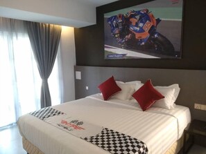Deluxe King | Minibar, in-room safe, blackout drapes, iron/ironing board - Hype Motorsports Hotel (Port Dickson)