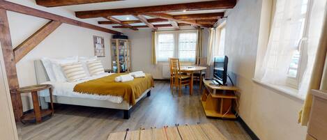 Iron/ironing board, free WiFi, bed sheets