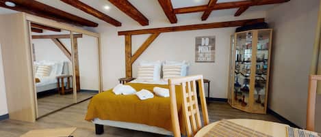 Iron/ironing board, free WiFi, bed sheets