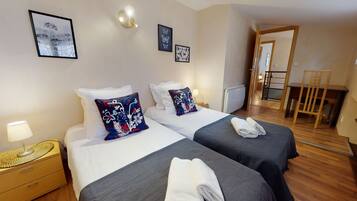 2 chambres, fer et planche à repasser, Wi-Fi gratuit, draps fournis
