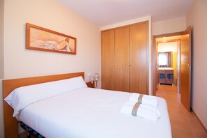 2 makuuhuonetta, silitysrauta/-lauta, ilmainen Wi-Fi, vuodevaatteet