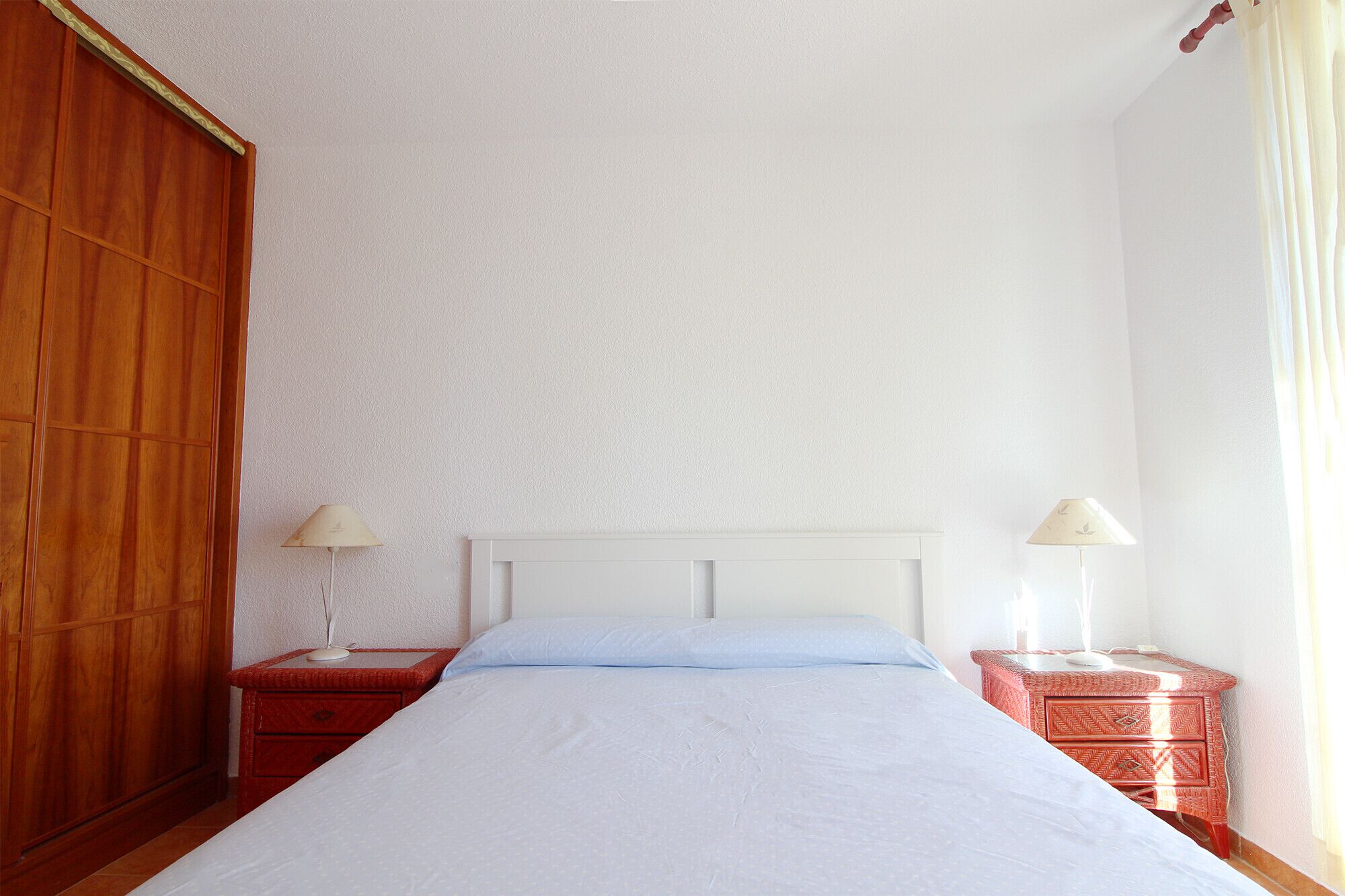 4 bedrooms, travel crib, bed sheets