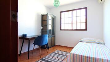 4 slaapkamers, reisbedje, beddengoed